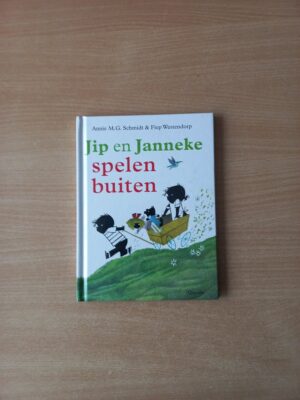 Jip en Janneke spelen buiten
